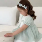 Haljinica u nežnoj menta zelenoj boji sa klasičnim belim detaljima - Slika 2